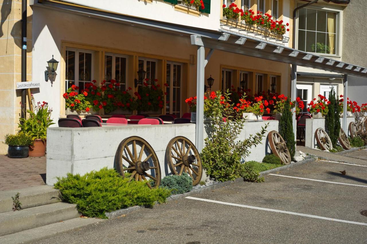 Hotel Gasthof Zum Wilden Mann Aarwangen Exterior foto